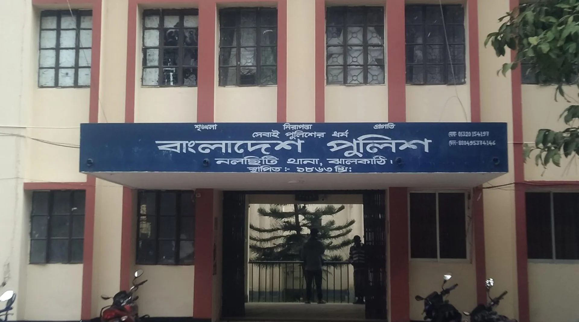 কলেজছাত্রীসহ একই পরিবারের ৬ জনকে পিটিয়ে আহত 