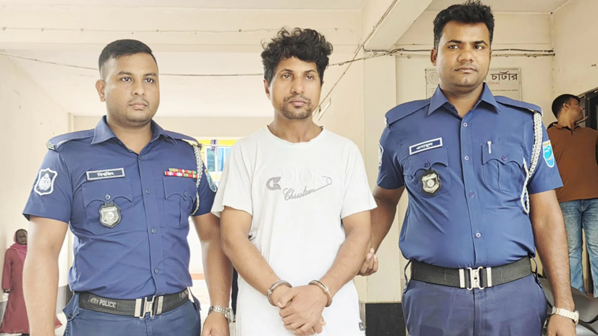 বাসায় আটকে রেখে ৪ স্কুলছাত্রীকে ধর্ষণ, শিক্ষক কারাগারে