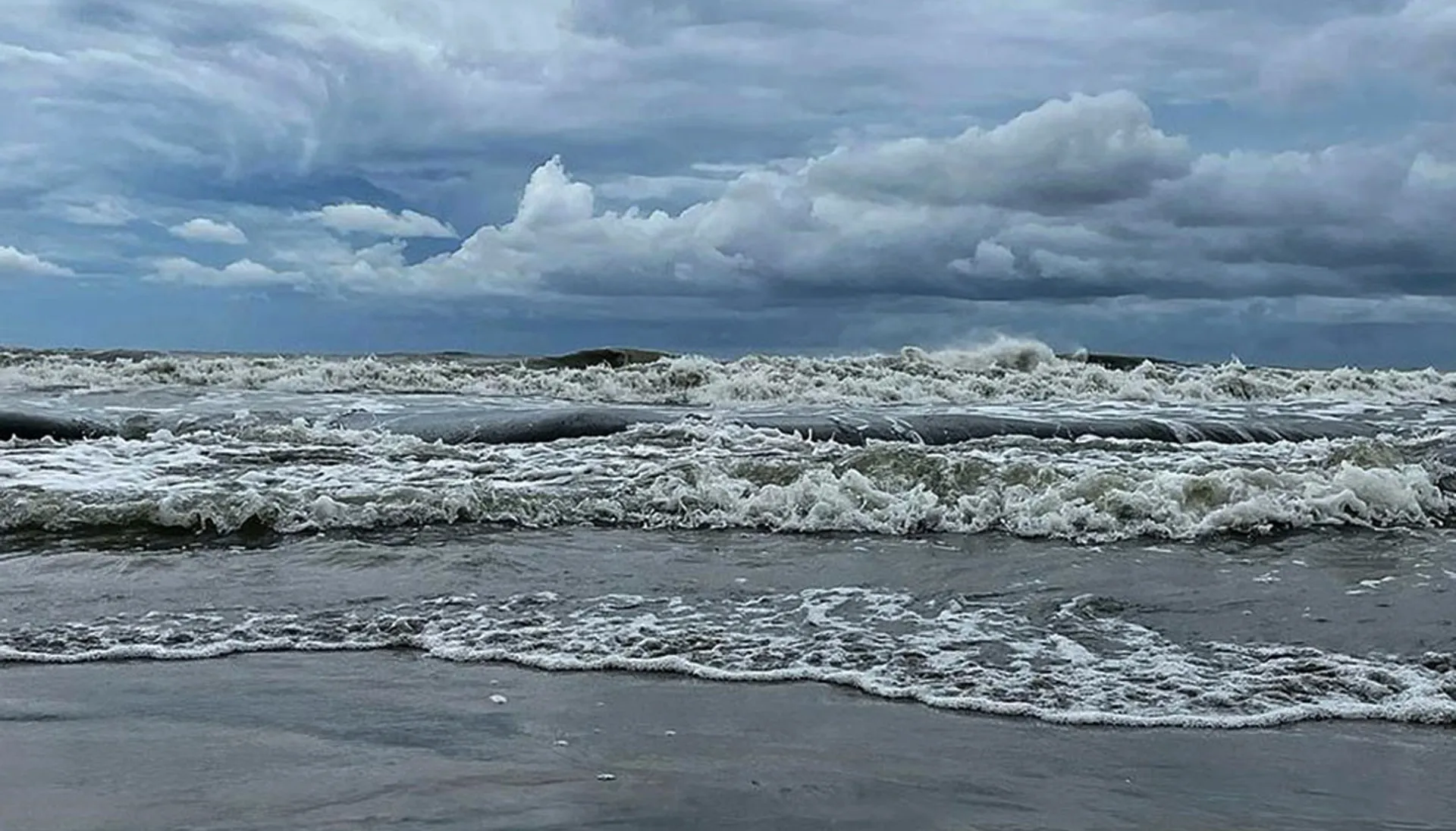 সাগরে লঘুচাপের শঙ্কা, বরিশালসহ ৩ বিভাগে ভারি বর্ষণের আভাস