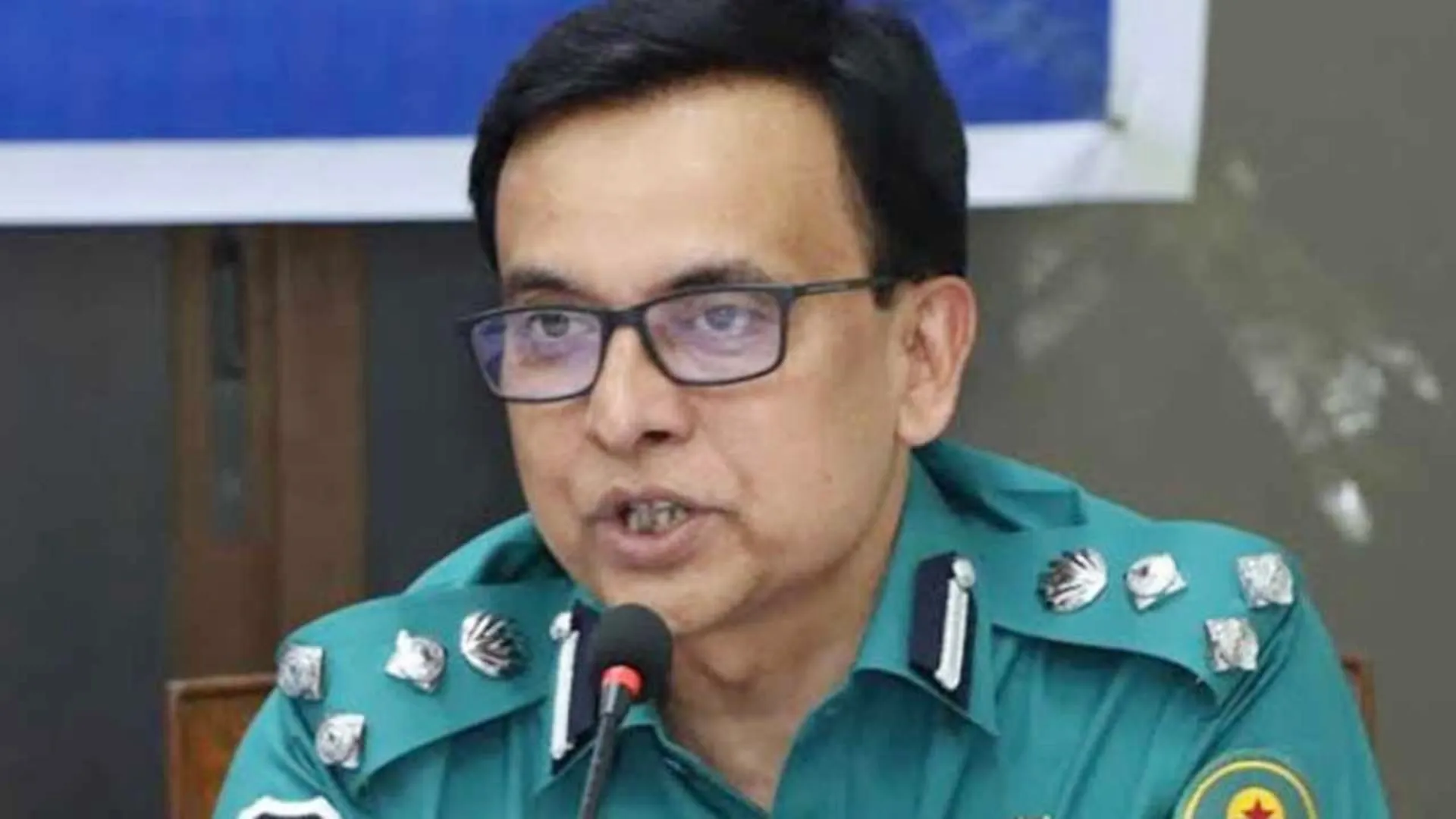 বরিশালের সাবেক পুলিশ কমিশনার সাইফুল ইসলামকে ট্রাইব্যুনালে হাজিরের নির্দেশ