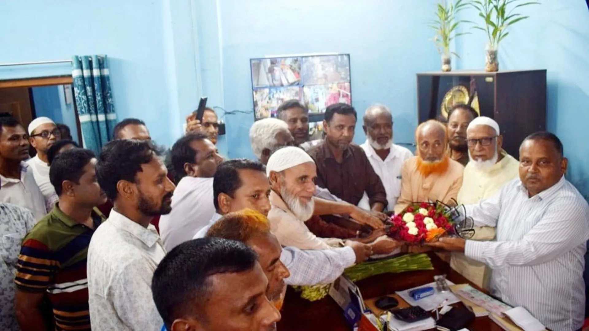 জাতীয় পার্টির শতাধিক নেতাকর্মীর বিএনপিতে যোগদান