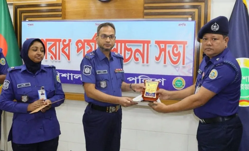 চতুর্থবারের মতো শ্রেষ্ঠ ওসি হলেন আবুল কালাম আজাদ