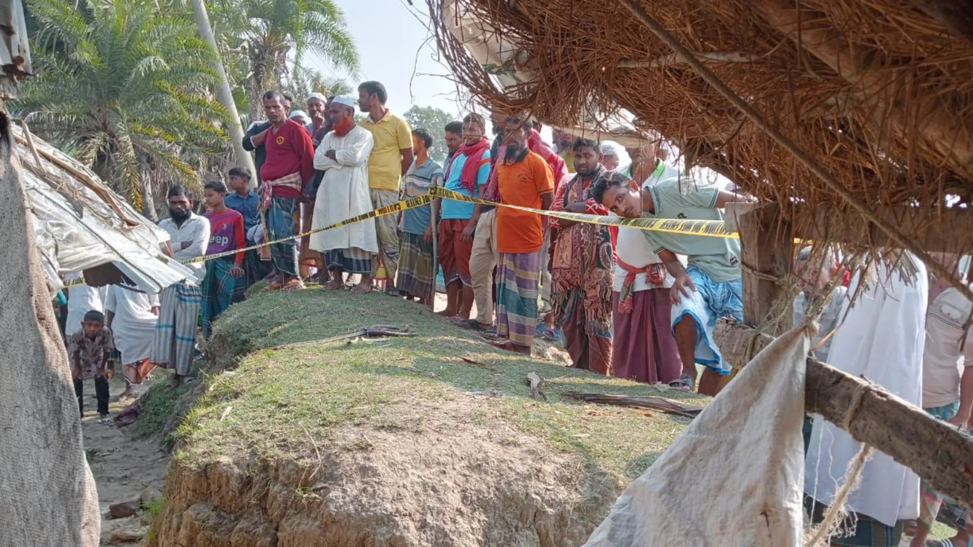 ঝুঁপড়ি ঘর থেকে স্বামী-স্ত্রীর মরদেহ উদ্ধার, এলাকা জুড়ে চাঞ্চল্য 