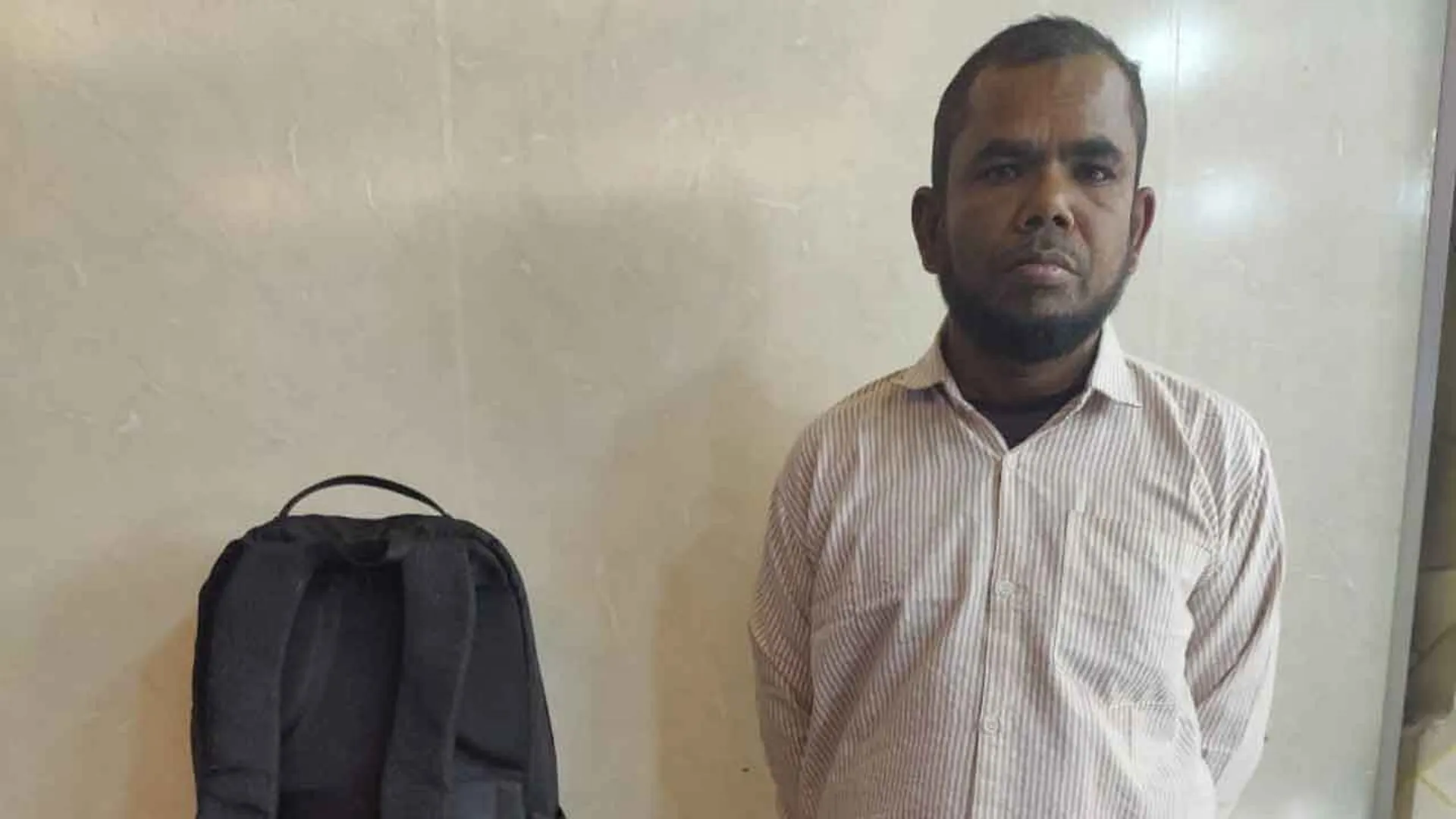 ভোলার আওয়ামী লীগ নেতা ককটেলসহ রাজধানীতে আটক