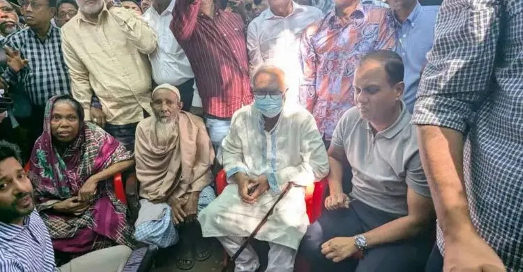 পটুয়াখালীতে অসহায় দম্পতির পাশে রিজভী