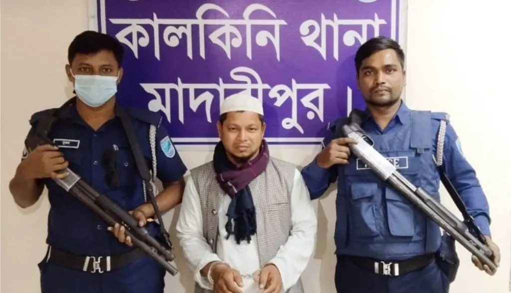 ঢাকা-বরিশাল মহাসড়কে গাছ ফেলে অবরোধ: আ'লীগ নেতা গ্রেপ্তার