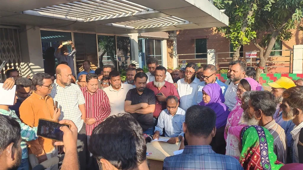 বিদায়ের আগে তোপের মুখে বিসিসি প্রশাসক