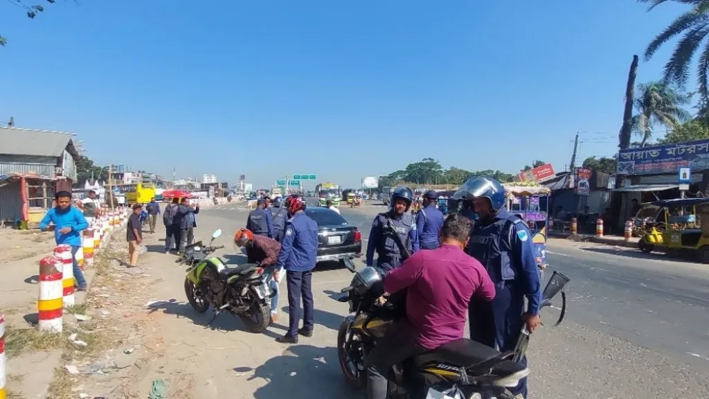 হাসিনার মৃত্যুদণ্ডের রায় : ঢাকা-বরিশাল মহাসড়কে চেকপোস্ট বসিয়ে তল্লাশি