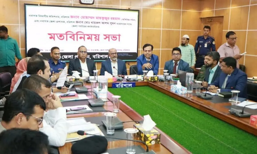   বরিশালে নতুন কমিশনার ও ডিসির সঙ্গে কর্মকর্তাদের মতবিনিময়