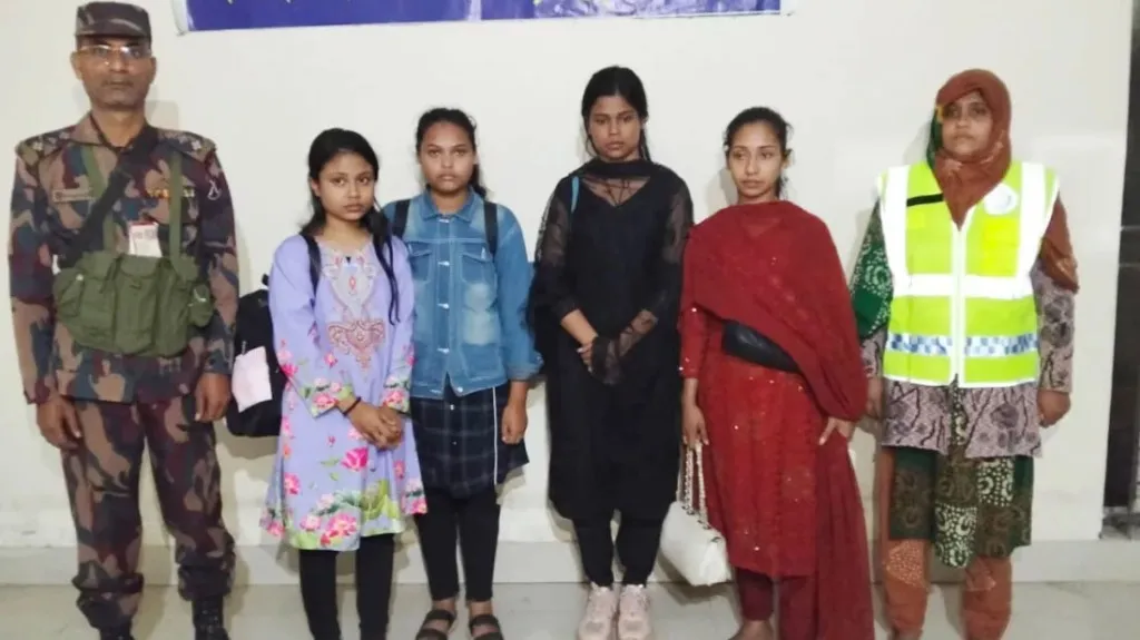 দেশে ফিরলো ভারতে উদ্ধার হওয়া ৪ বাংলাদেশি তরুণী