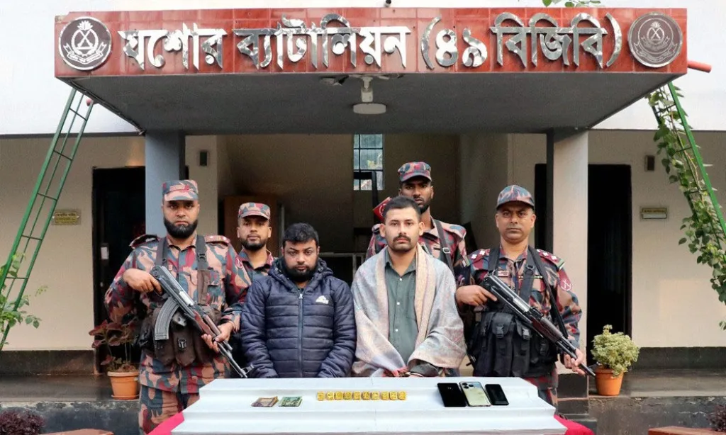 পাচারের সময় ২ কোটি টাকার সোনার বার উদ্ধার, আটক ২