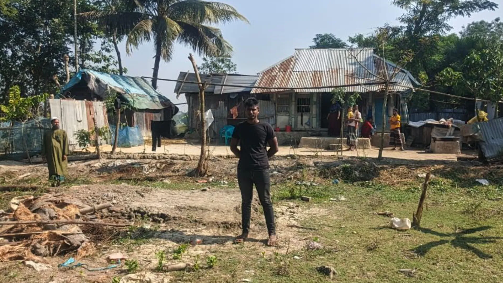 দুমকিতে জমি বিরোধে ভাঙচুরের নাটক সাজিয়ে মিথ্যা মামলার অভিযোগ