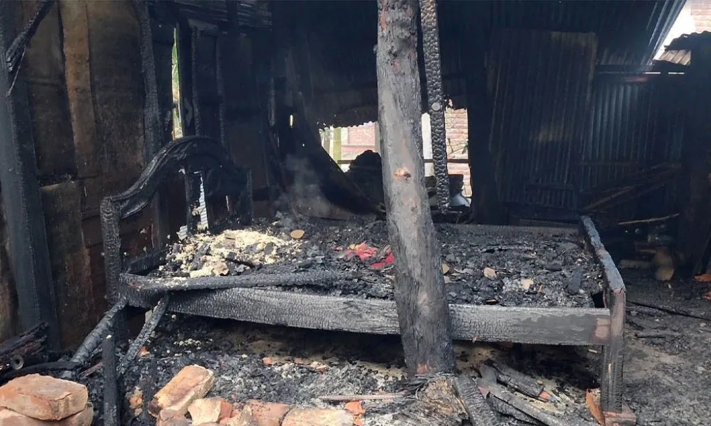 শীত নিবারণে রাখা কয়লা থেকে অগ্নিকাণ্ডে ঘুমন্ত বৃদ্ধার মৃত্যু