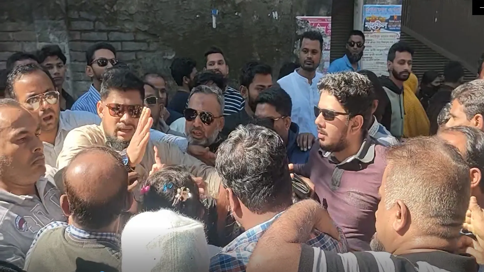 বুদ্ধিজীবী দিবসে শহীদ বেদিতে বরিশাল বিএনপির দু’গ্রুপে সংঘর্ষ