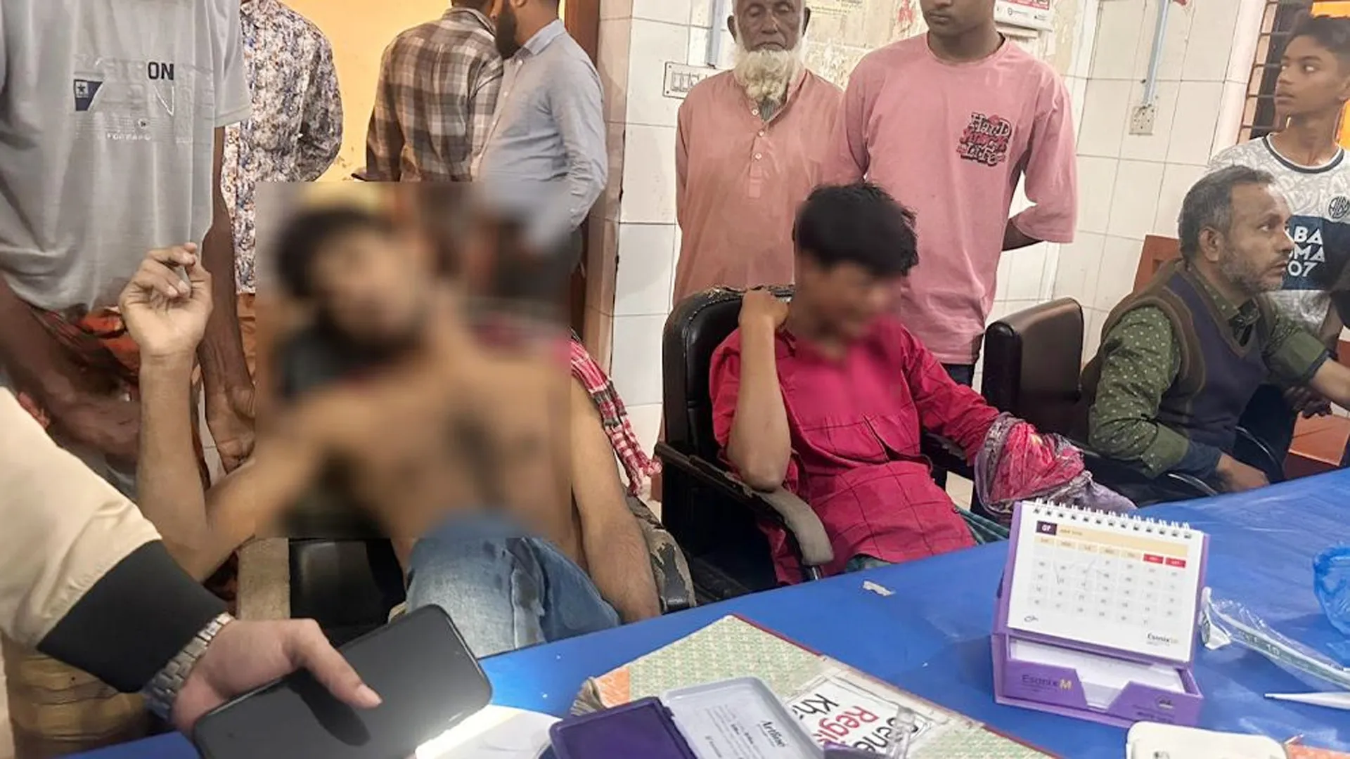 বাউফলে দু’গ্রুপের সংঘর্ষ, নারীসহ আহত ৫