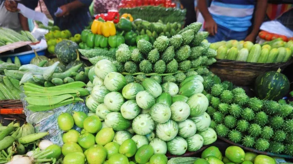 বরিশাল নগরীর সবজির বাজারে স্বস্তি