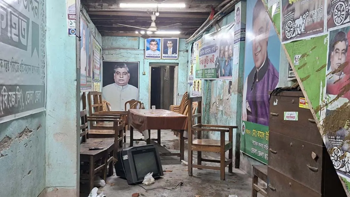 বিএনপির বিক্ষোভে বোমা বিস্ফোরণ, পার্থর কার্যালয় ভাঙচুর