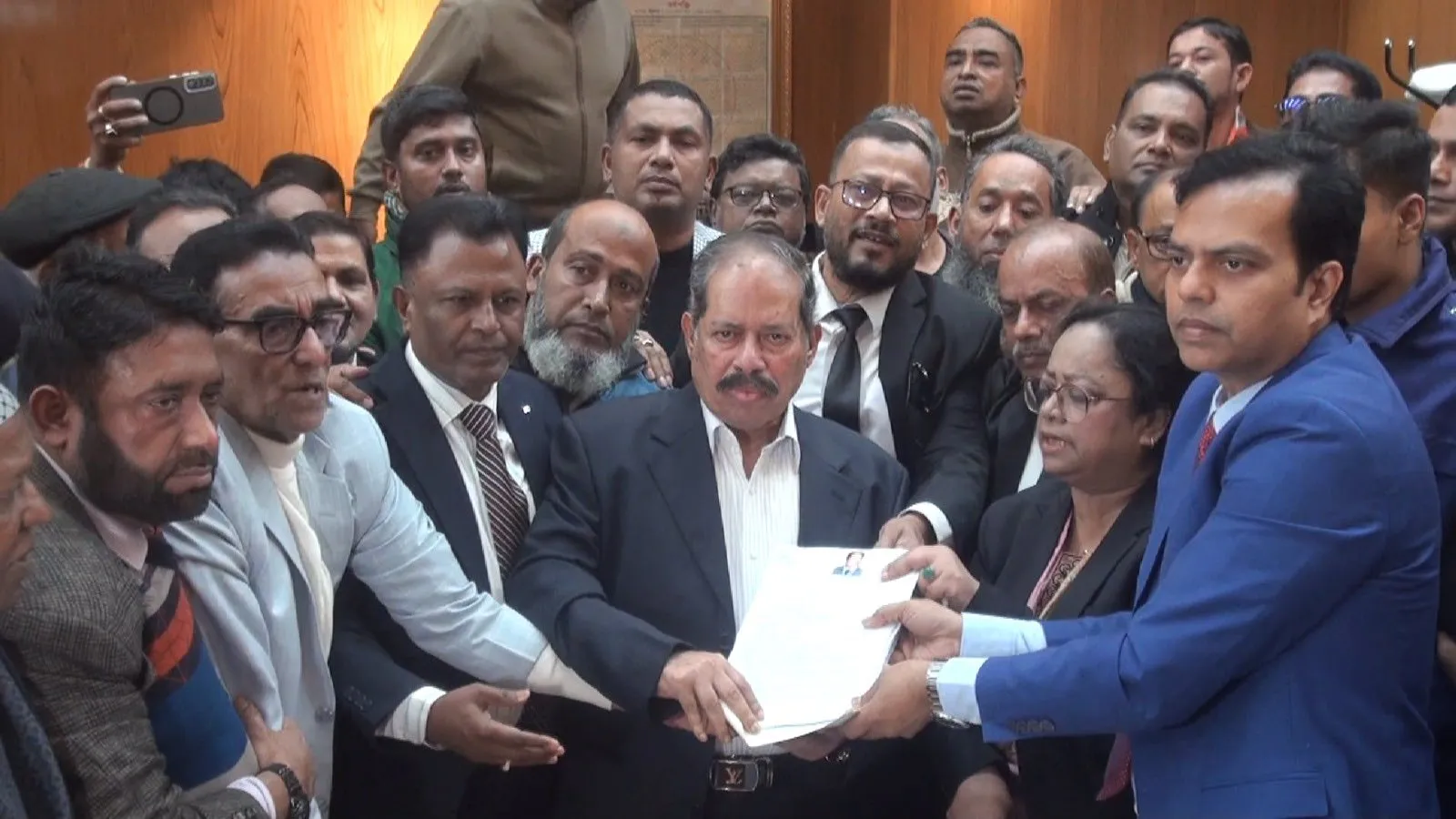 বরিশালের ৬টি আসনে প্রতিদ্বন্দ্বীতার দৌড়ে ৪৮ প্রার্থী