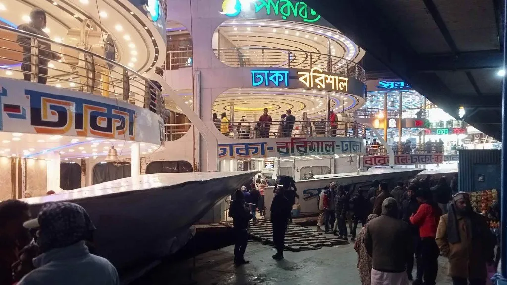 ঘন কুয়াশা কাটতেই বরিশাল-ঢাকা নৌরুটে লঞ্চ চলাচল শুরু