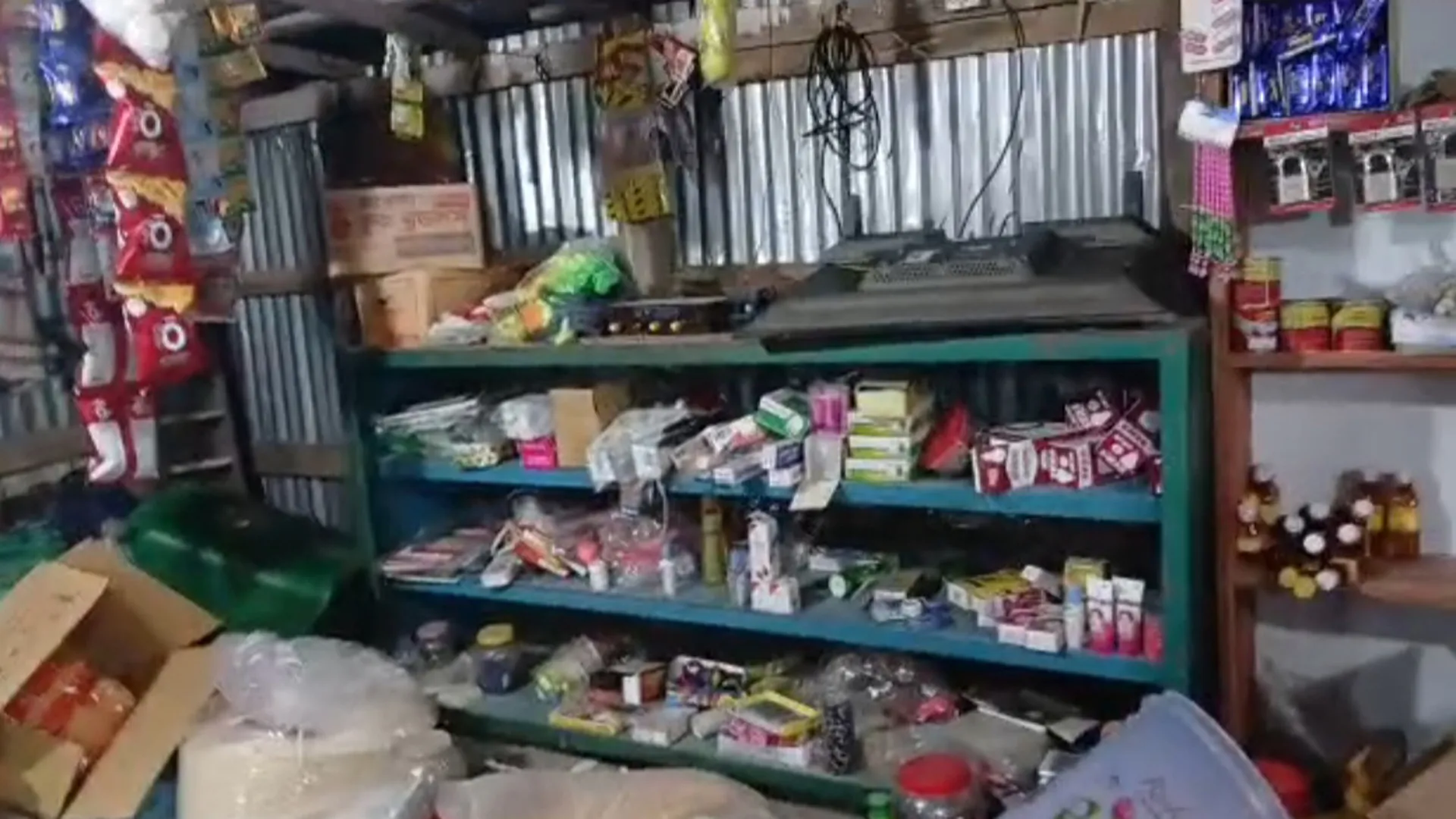 বাউফলে ব্যবসাপ্রতিষ্ঠানে ছাত্রদল ও যুবদলের নেতৃত্বে হামলা, ভাঙচুর-লুটপাট