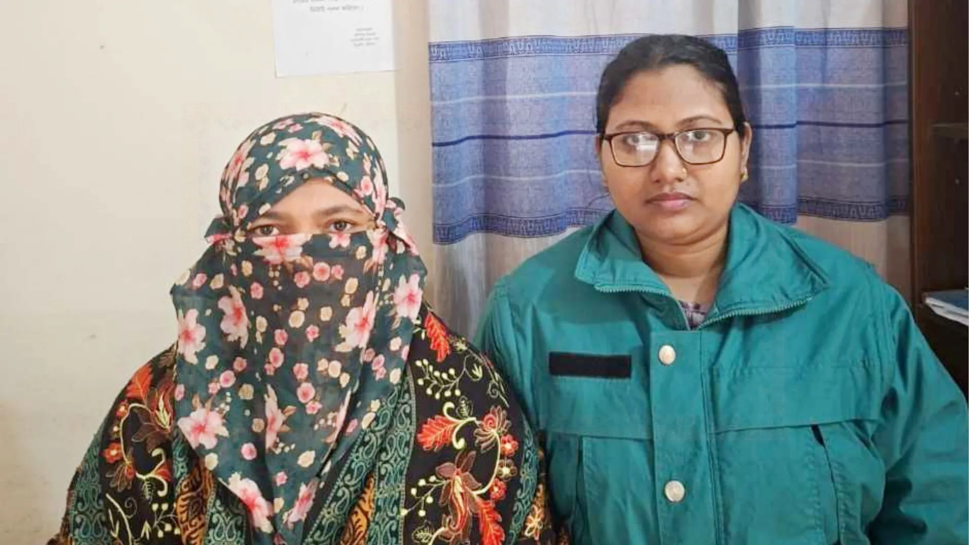 বরিশালে শিক্ষক নিয়োগ পরীক্ষার হল থেকে মোবাইলসহ নারী আটক 