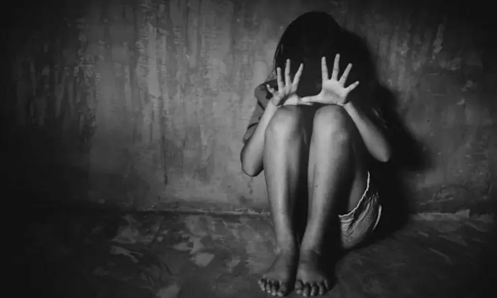 বাউফলে বাসায় ডেকে ভয় দেখিয়ে দুই স্কুলছাত্রীকে নির্যাতনের অভিযোগ