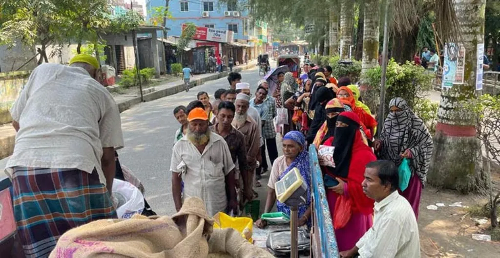 স্বল্পমূল্যের উদ্যোগের পরও বরিশালে চাল-আটার দাম ঊর্ধ্বমুখী, বাড়ছে জনদুর্ভোগ