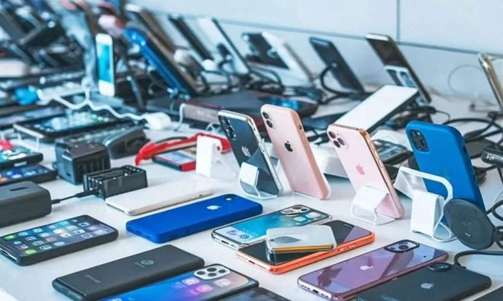 মোবাইল ফোন আমদানিতে বড় ছাড়, কমবে দাম