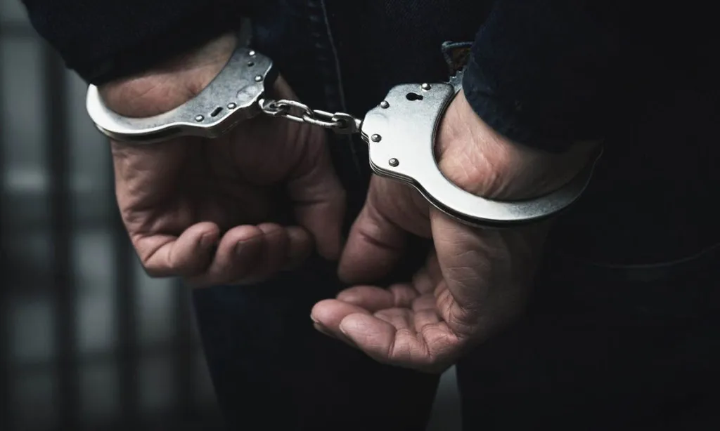 নগরীতে আলমিরা থেকে ৭ রাউন্ড গুলি উদ্ধার, একজন আটক