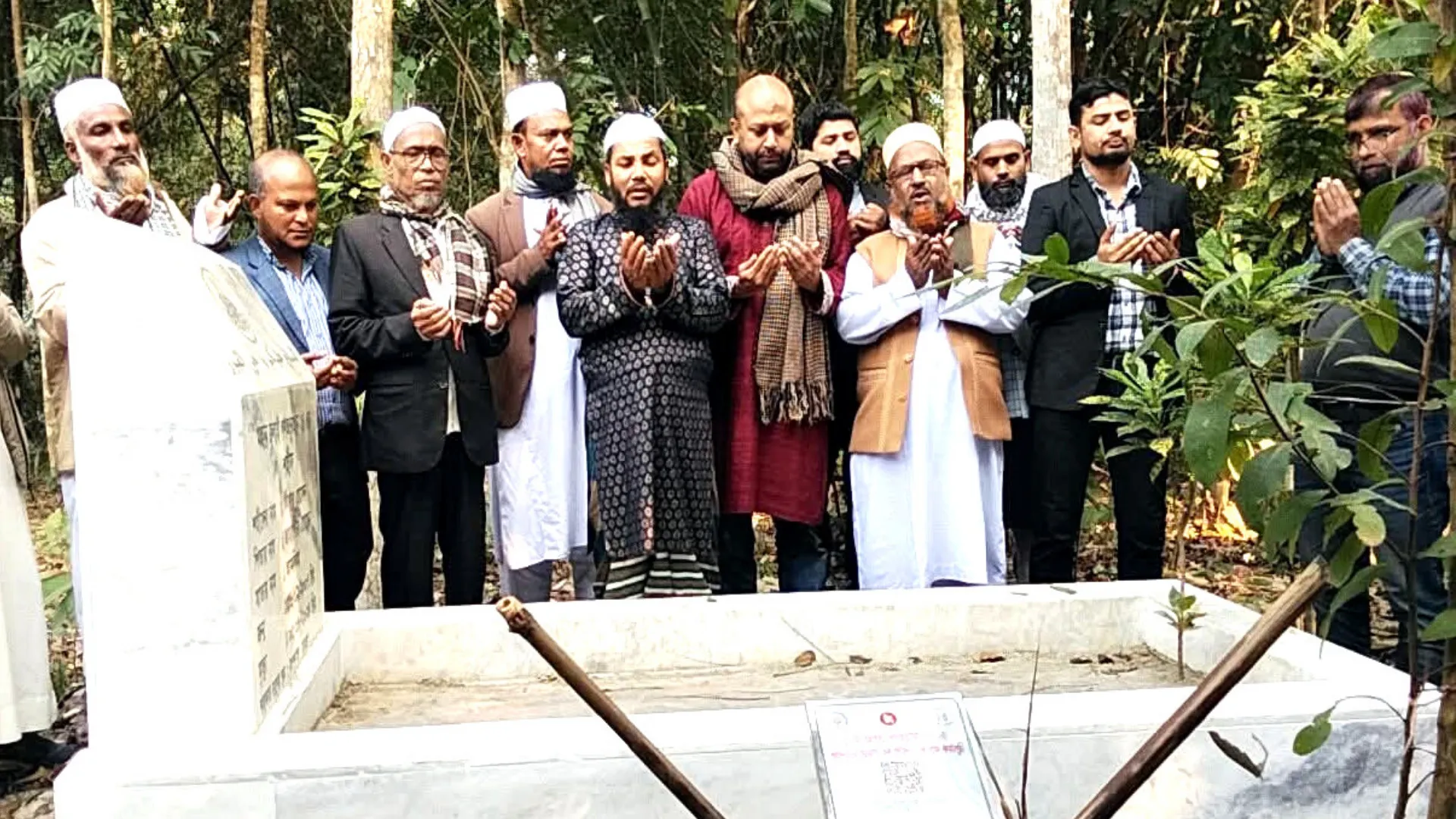 মুলাদীতে শহীদ সিফাতের কবর জিয়ারত করলেন ব্যারিস্টার ফুয়াদ