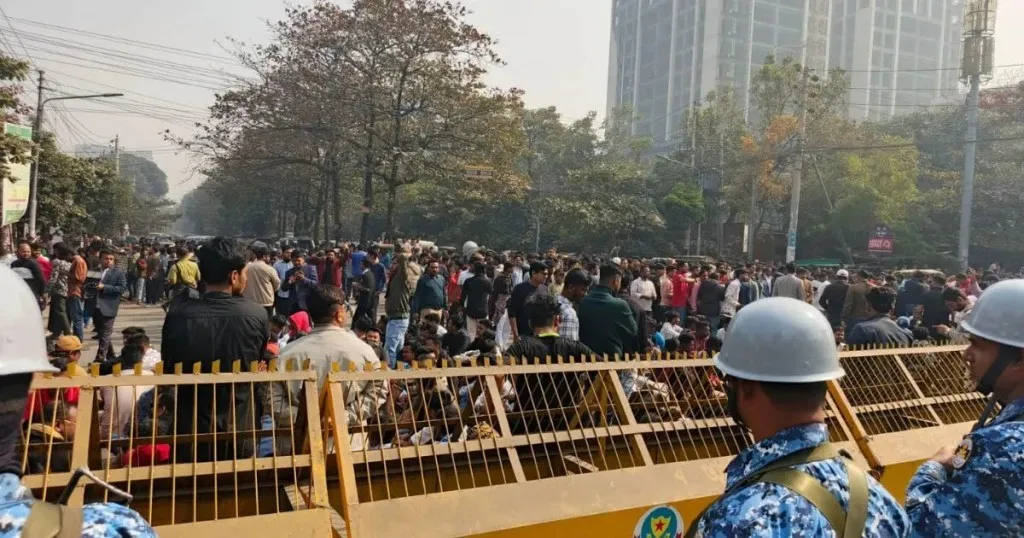 ইসিতে চলছে শেষদিনের আপিল শুনানি, বাইরে ছাত্রদলের ঘেরাও কর্মসূচি
