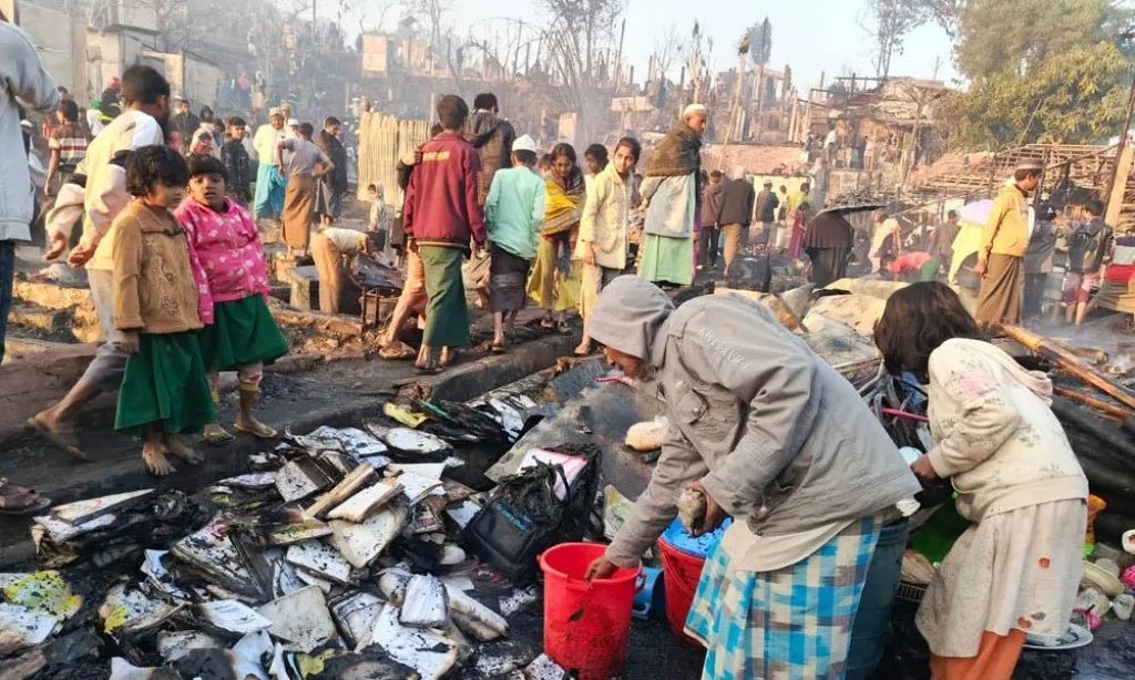 উখিয়ায় রোহিঙ্গা ক্যাম্পে ভয়াবহ আগুন, পুড়ল ৫ শতাধিক ঘর