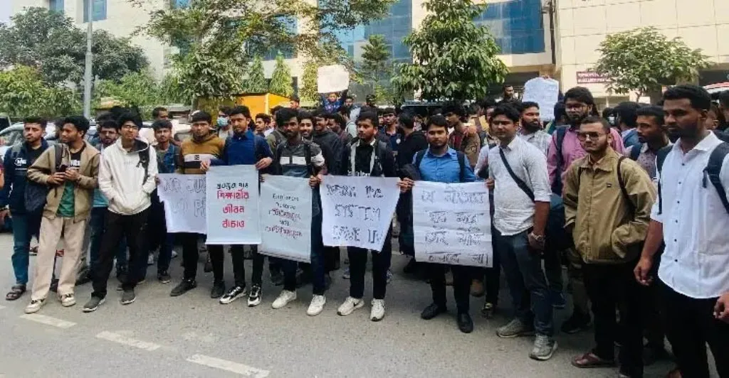 পাঁচ মাসেও দাবি বাস্তবায়ন না হওয়ায় কারিগরি অধিদপ্তর ঘেরাও