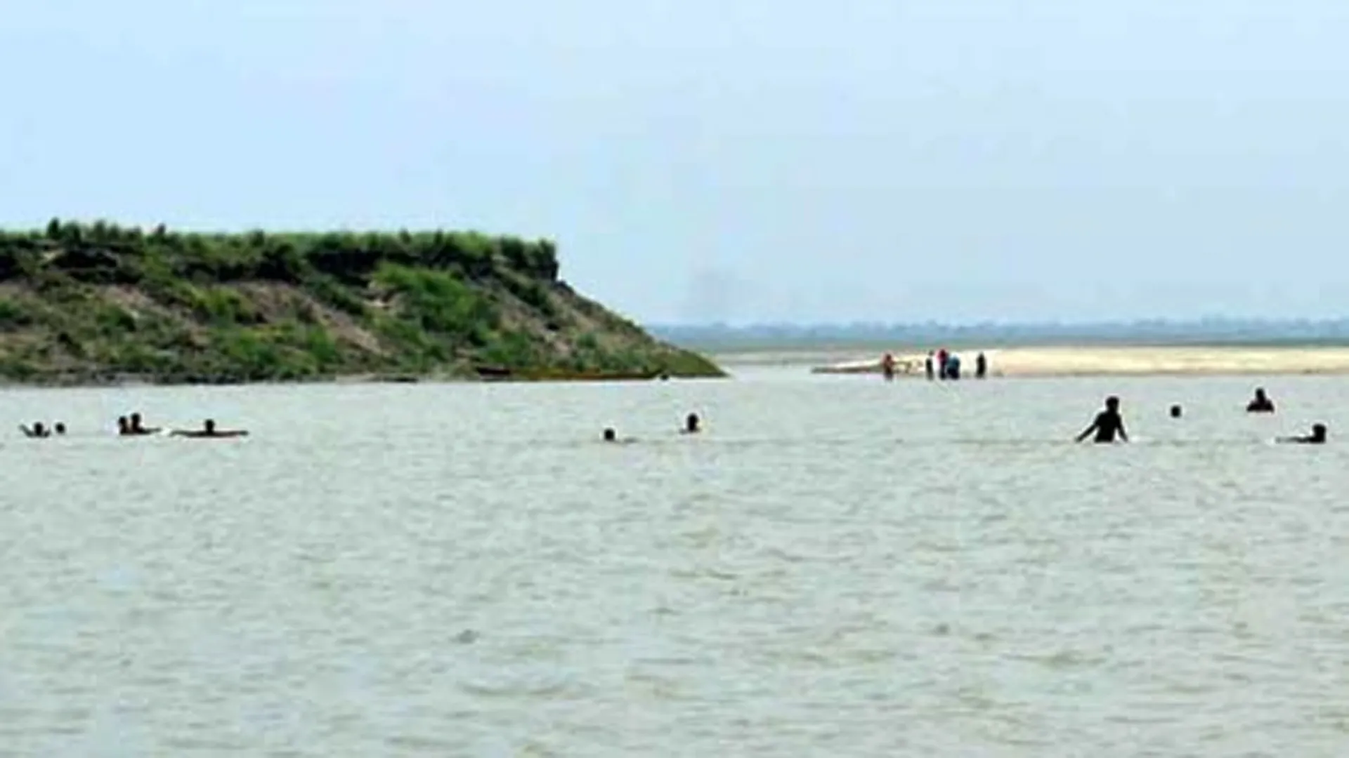 মেঘনায় নৌকাডুবি, নিখোঁজ ৩ জেলের লাশ উদ্ধার