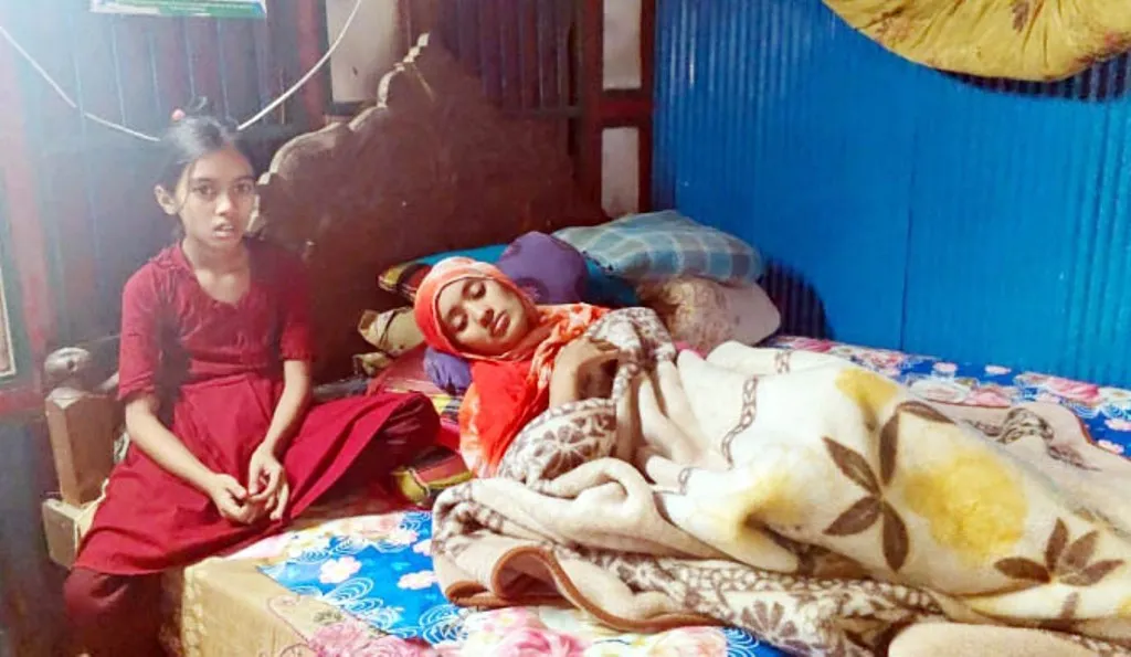 মরণব্যাধি ক্যান্সারে আক্রান্ত গৃহবধূ পুতুলের বাঁচার আকুতি