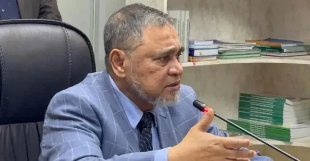 সাংবাদিকদের কার্ড জটিলতা দ্রুত সমাধান করার আশ্বাস সিইসির