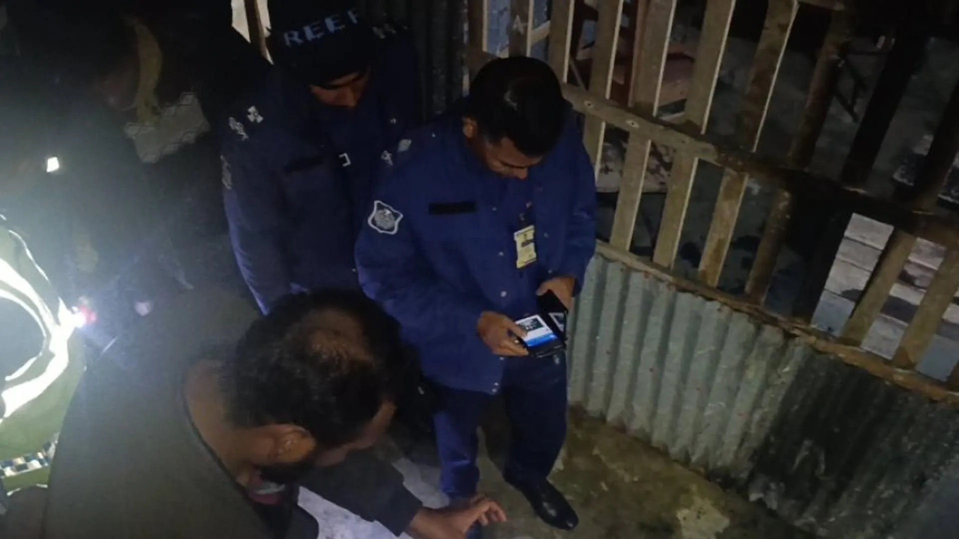 পটুয়াখালীতে ভোটকেন্দ্রে অগ্নিসংযোগ