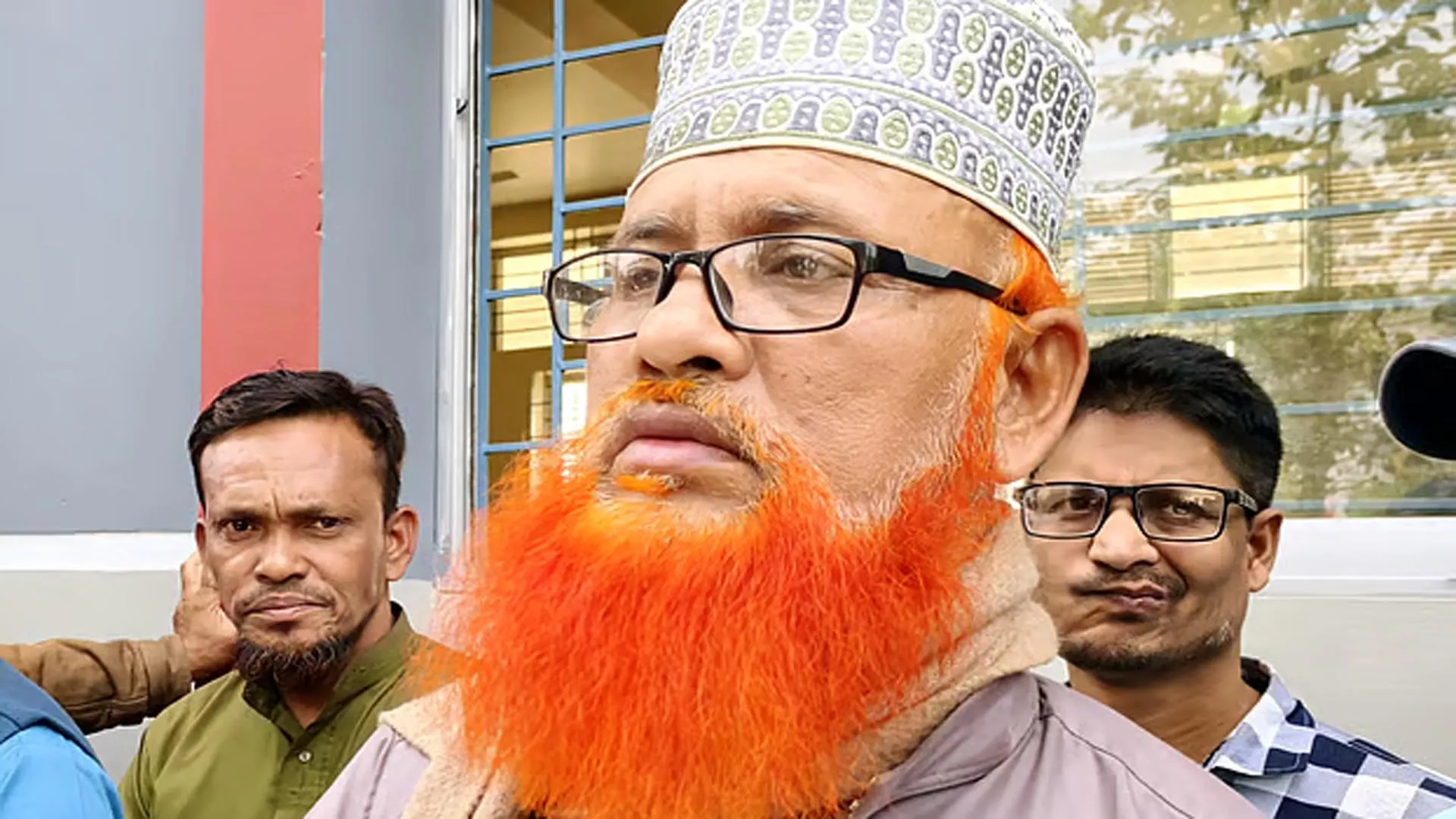 টাকা বিতরণের অভিযোগে জামায়াতের নেতা আটক