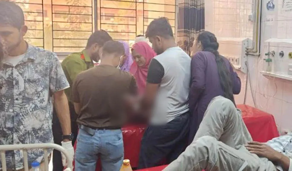 ঢাকা-বরিশাল মহাসড়কে দুই বাসের মুখোমুখি সংঘর্ষে নিহত ২, আহত ২০