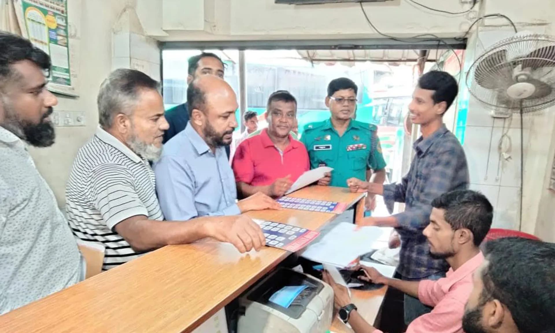 বরিশালে অতিরিক্ত ভাড়া আদায় বন্ধে মাঠে বিআরটিএ