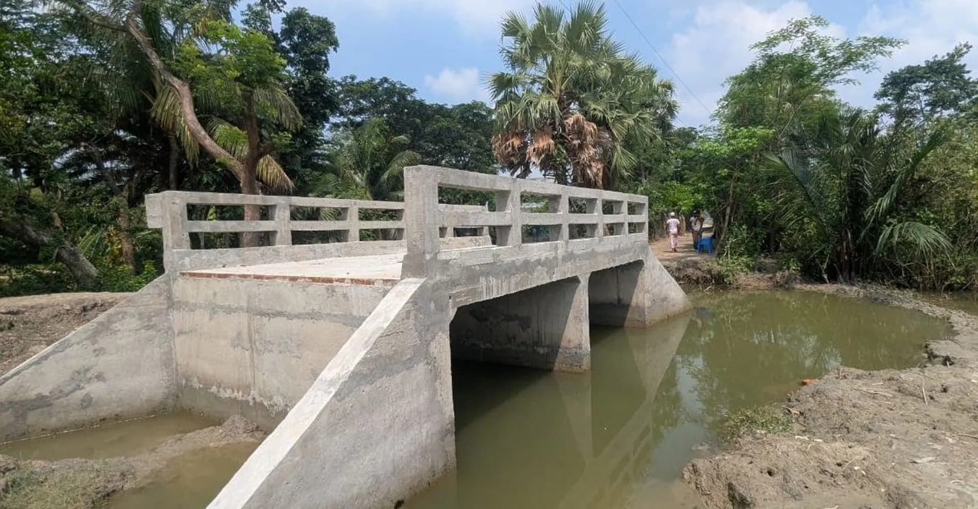 ২৮ লাখ টাকার কালভার্টের নেই সংযোগ সড়ক 