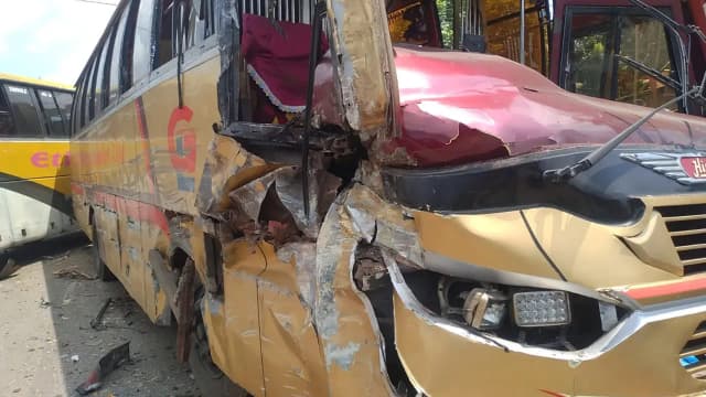 ঢাকা-বরিশাল মহাসড়কে দুর্ঘটনা, ছয় কিলোমিটারজুড়ে যানজট
