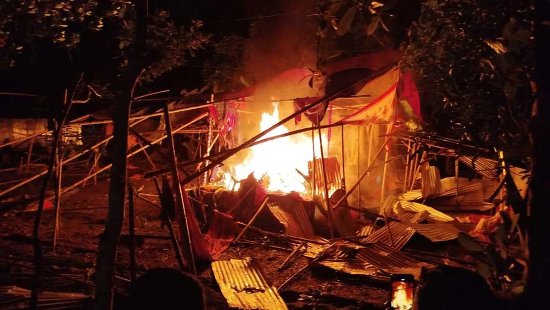 বরিশালে যাত্রাপ্যান্ডেল ভাঙচুর, অগ্নিসংযোগ
