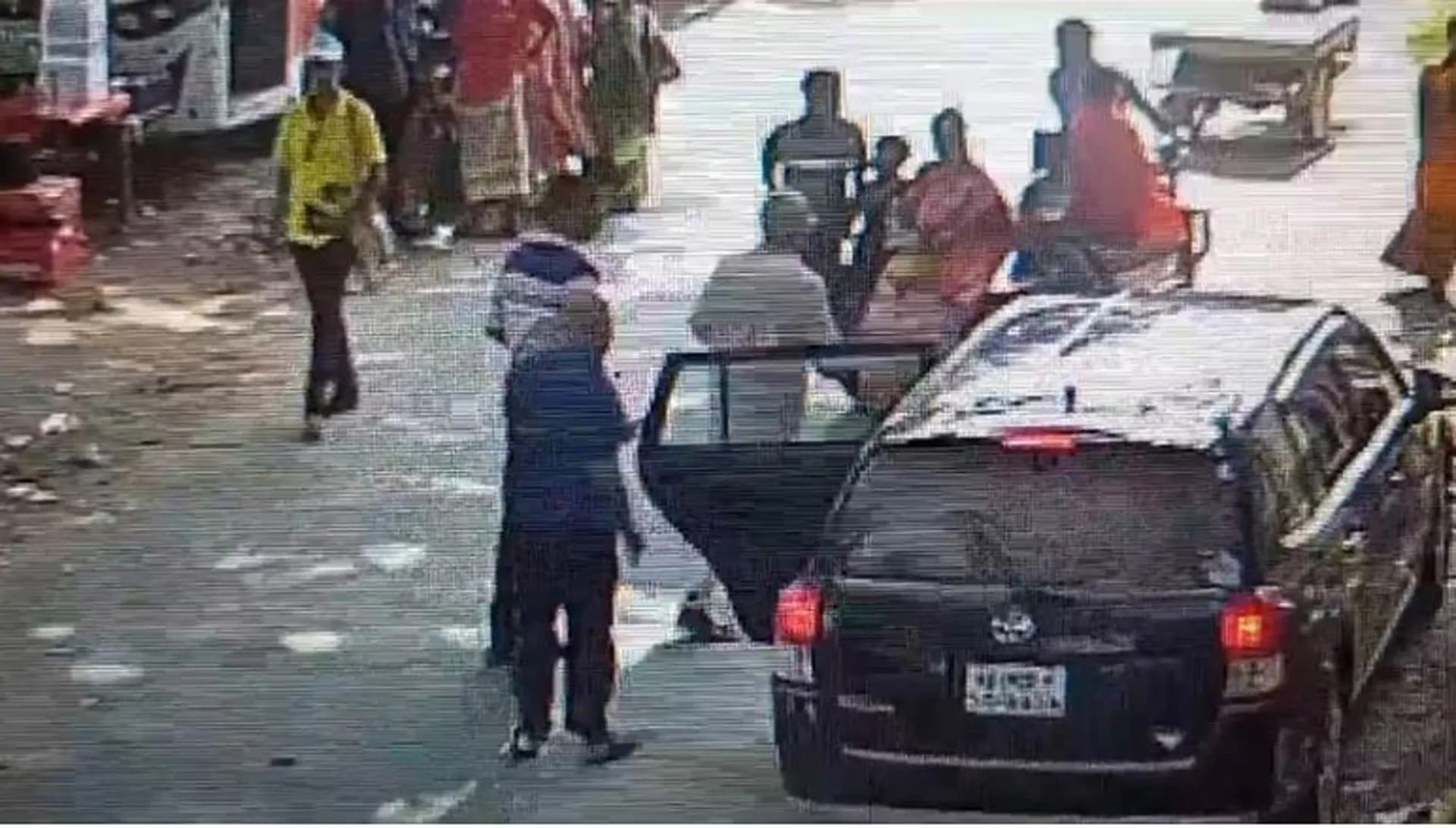 আওয়ামী লীগ নেতার গাড়িতে ঘুরছেন বিএনপি নেতা