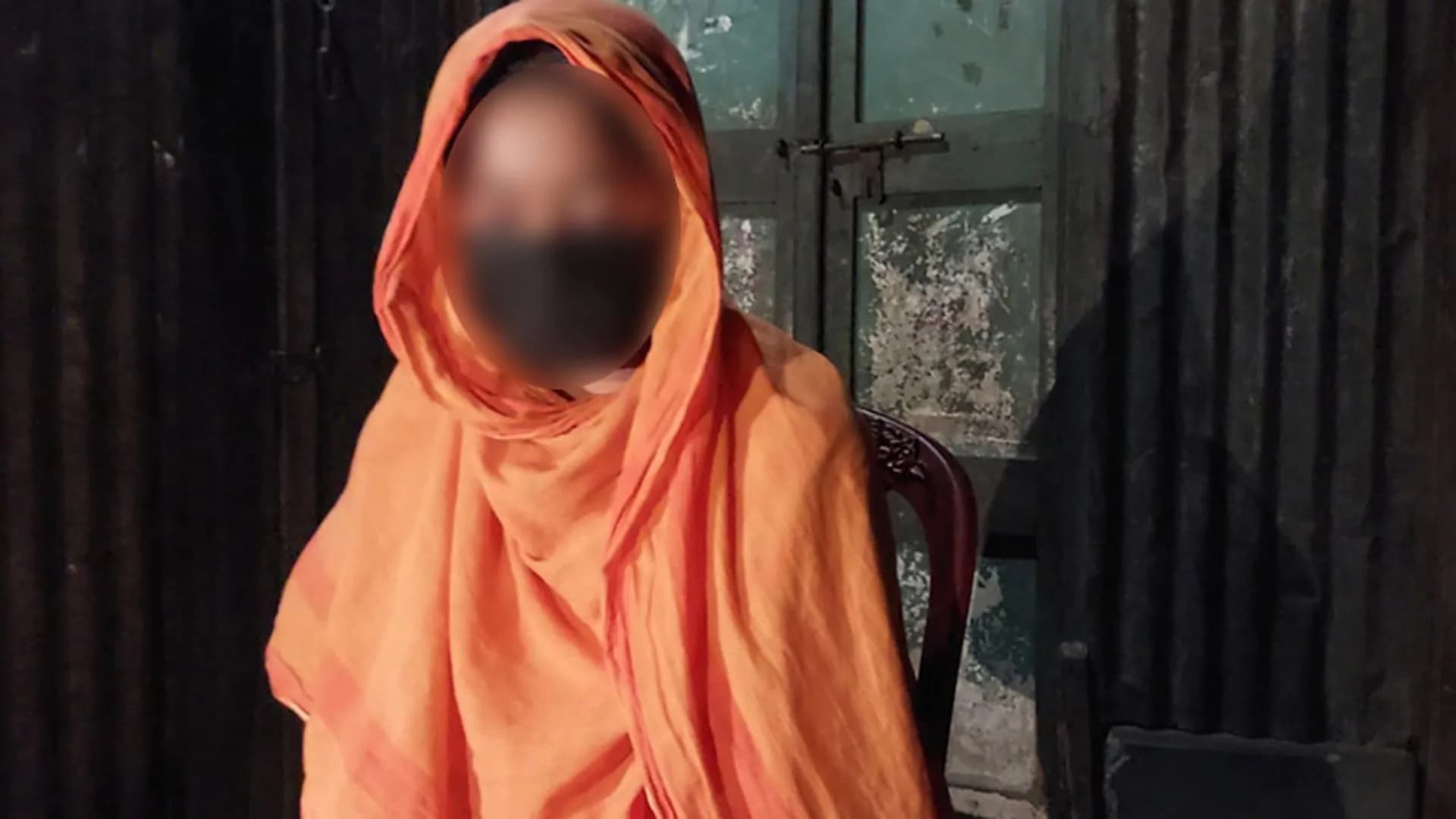 বিয়ের দাবিতে ৩ দিন ধরে অনশনে কলেজছাত্রী, প্রেমিক লাপাত্তা