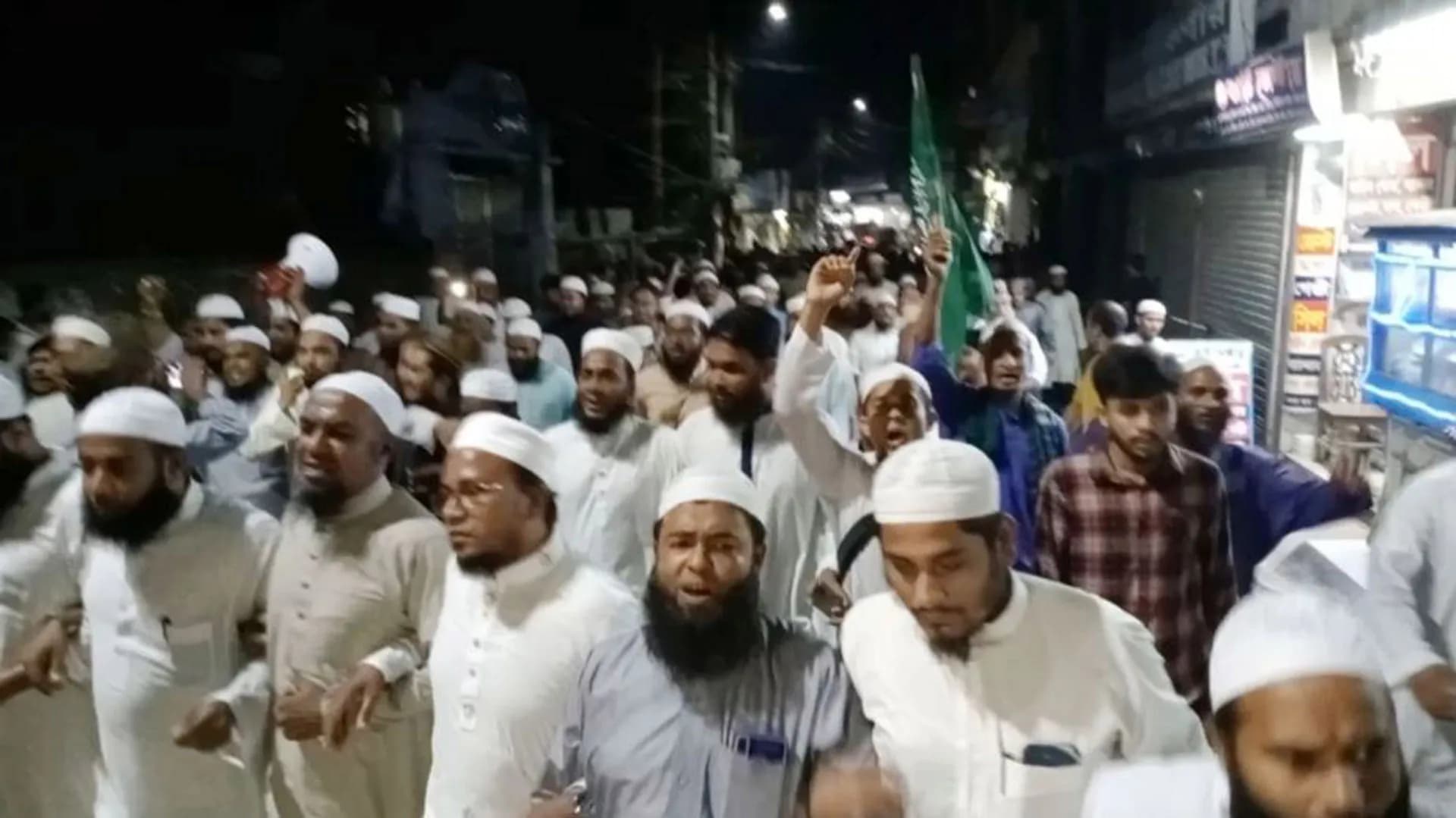 মিটফোর্ডে নৃশংস হত্যাকাণ্ডের প্রতিবাদে ভোলায় বিক্ষোভ