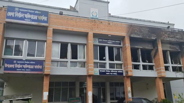 বরগুনায় নির্বাচন অফিস কার্যালয়ে অগ্নিকাণ্ড