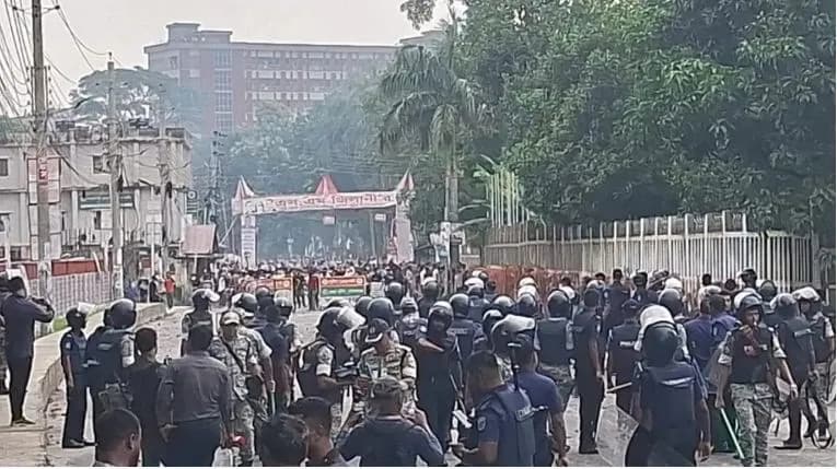 গোপালগঞ্জে কারফিউর সময় বাড়ল