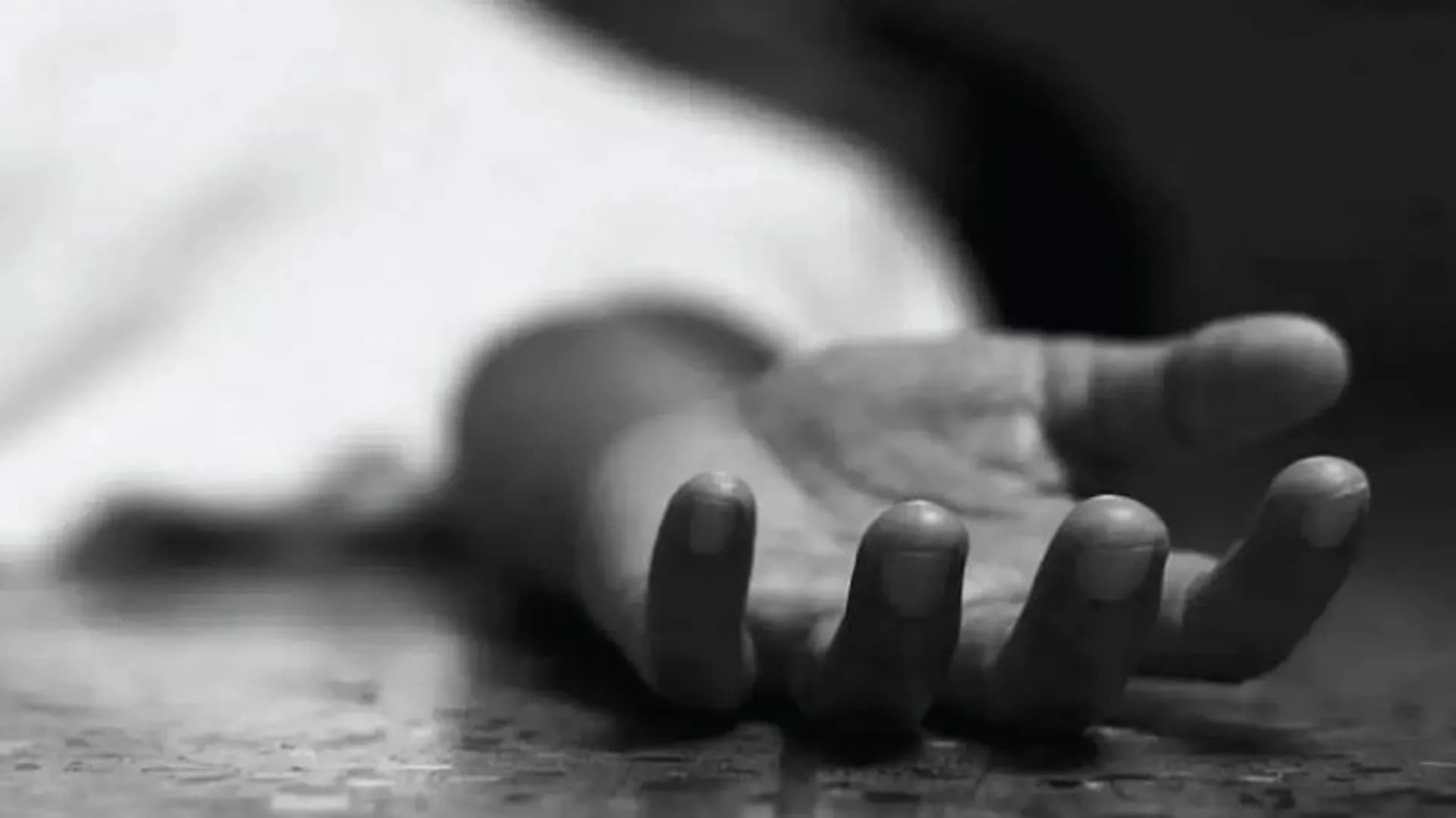 বরগুনায় হাসপাতালে স্ত্রীর মরদেহ রেখে পালালেন স্বামী