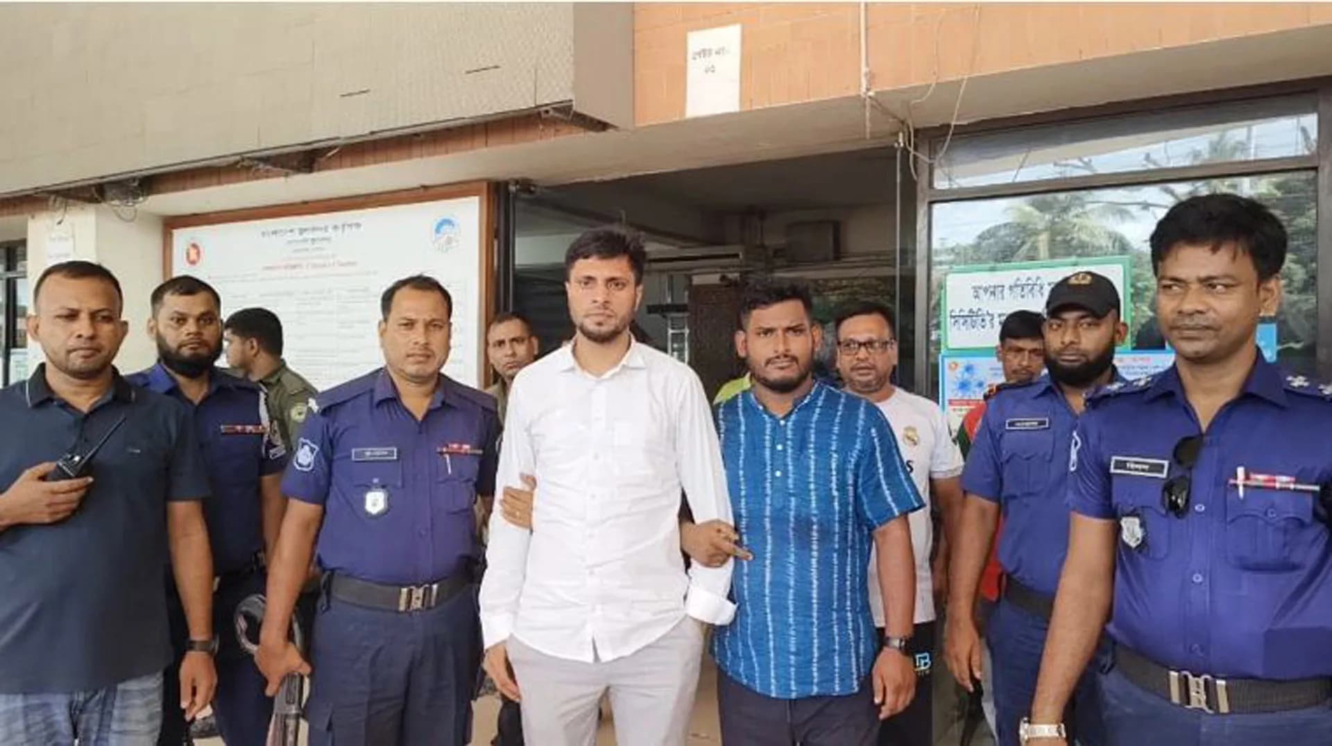 ভারতে পালানোর সময় ছাত্রলীগ নেত‍া গ্রেপ্তার